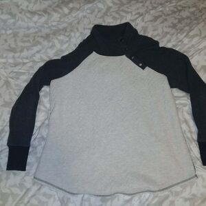 Two-Tone Henley Pullover Sweatshirt - Light Gray & Charcoal